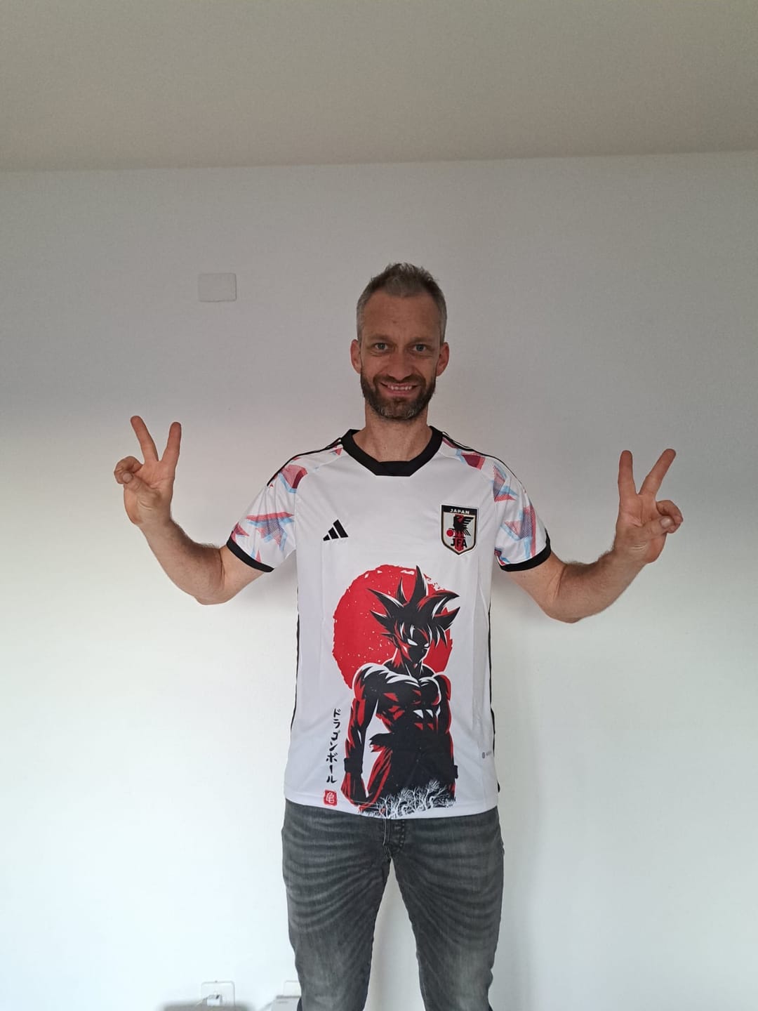 Customer photo review of MAILLOT JAPON 2022/23 - EXTERIEUR RED GOKU