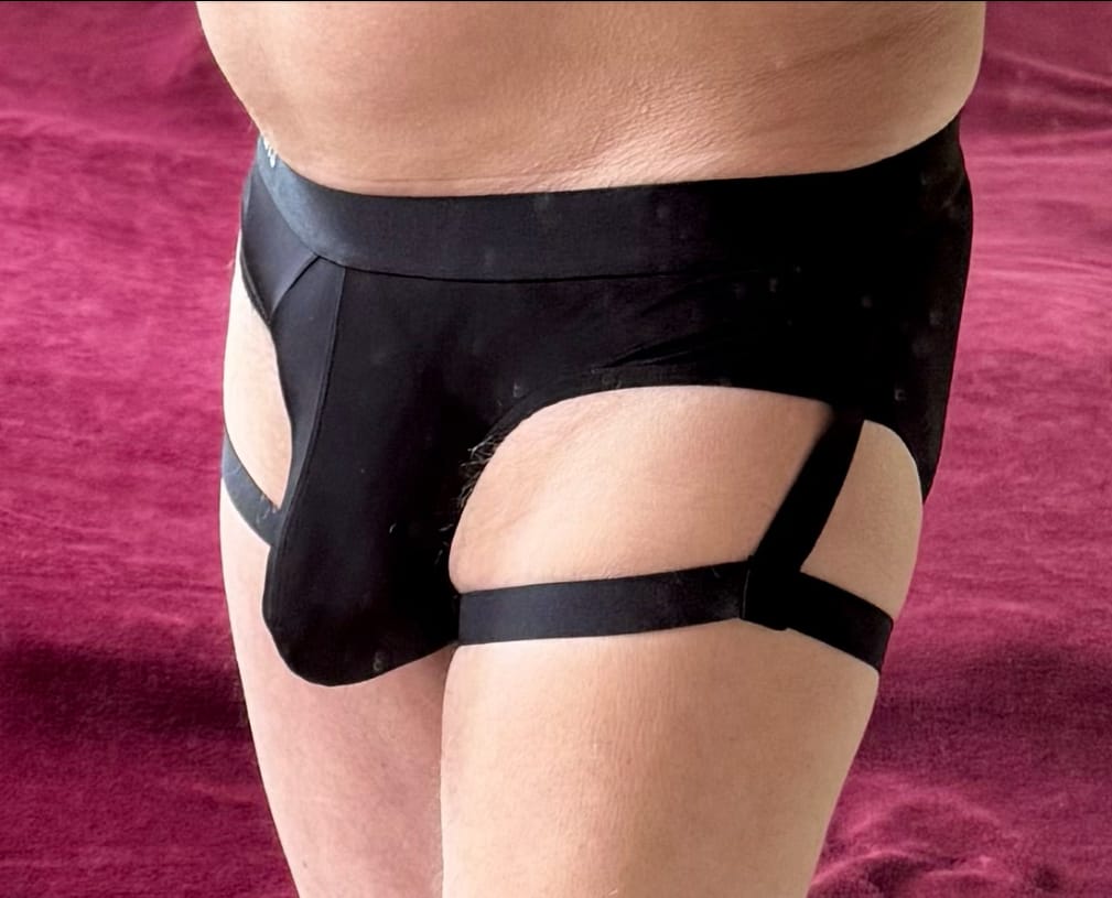 Customer photo review of Men's Sexy U Convex Garter Briefs