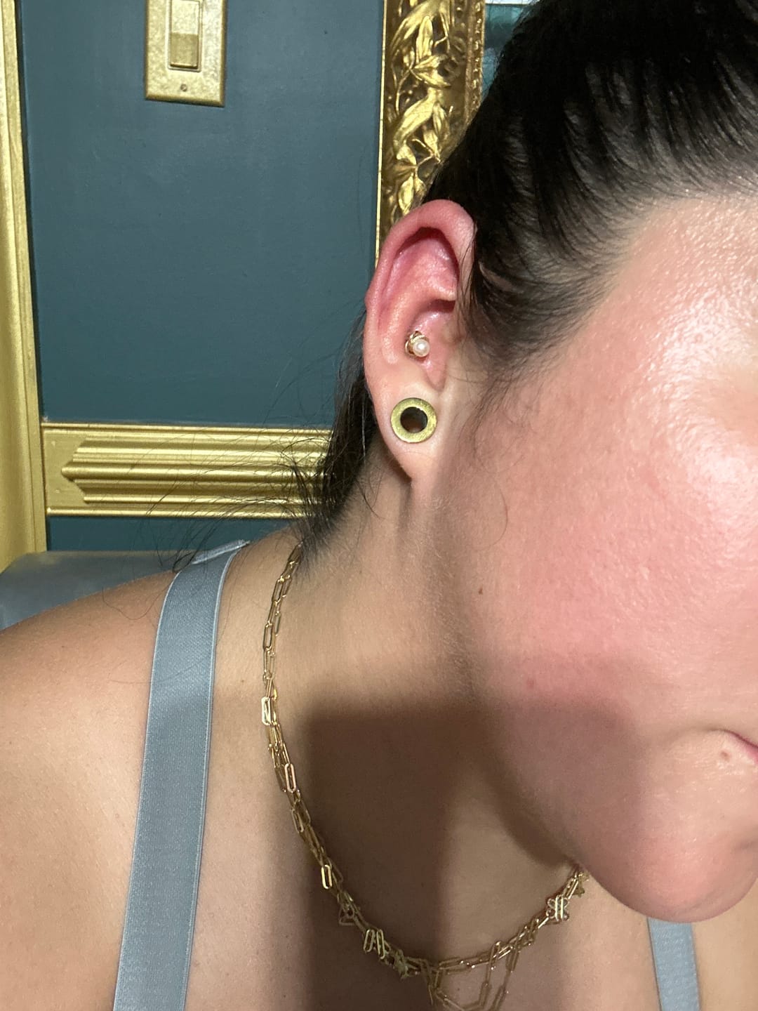 Customer photo review of 14K Gold Freesia Pearl Cartilage Earring 18G16G