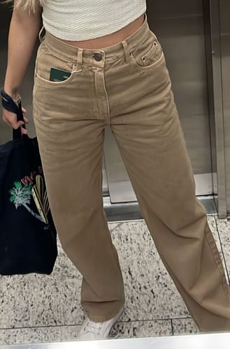 Paola P. review of Calça Jeans Reta Araçá Marrom Claro image 1 out of 1