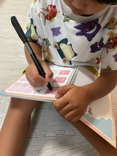 Customer photo review of 文字が消える!? まほうのドリル（ひらがな・カタカナ）