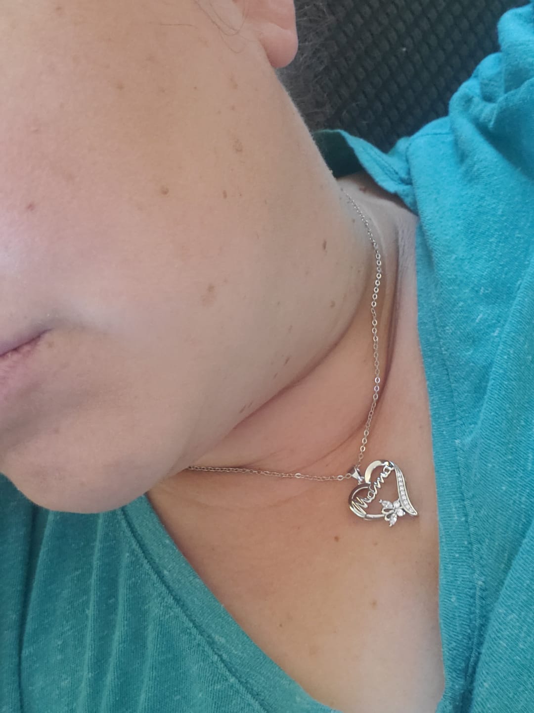 Customer photo review of Mavis 18k White Gold Plated Mama Heart Pendant Necklace with Simulated Diamond Crystals