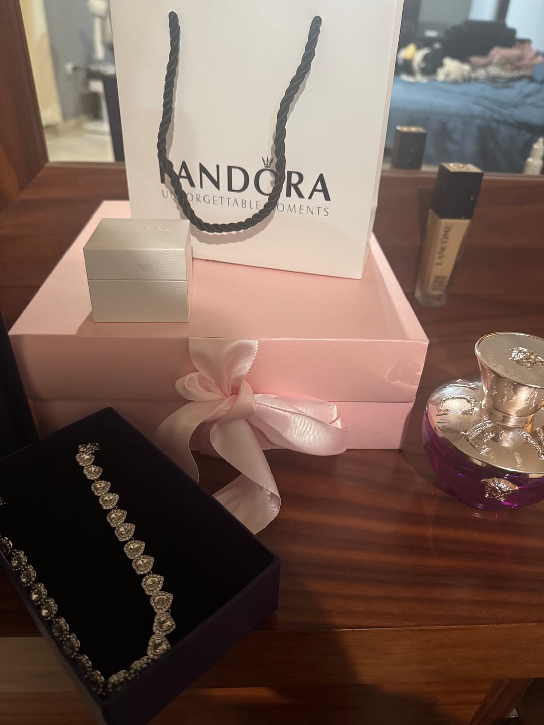 Customer photo review of SET CONJUNTO COLLAR + PULSERA + ARETES SWAROVSKI ARIANA GRANDE CORAZONES