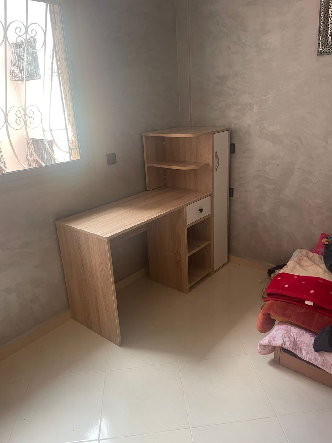 Customer photo review of Bureau Randy avec Bibliotheque en Bois