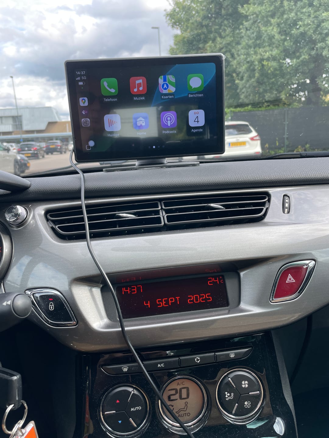 Customer photo review of Siltcon® 9”  Carplay / Android Auto Scherm
