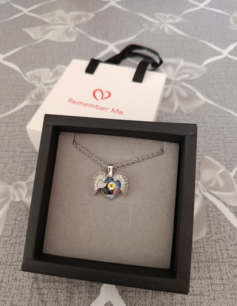 Customer photo review of Collana Ali di Angelo con Foto Personalizzata