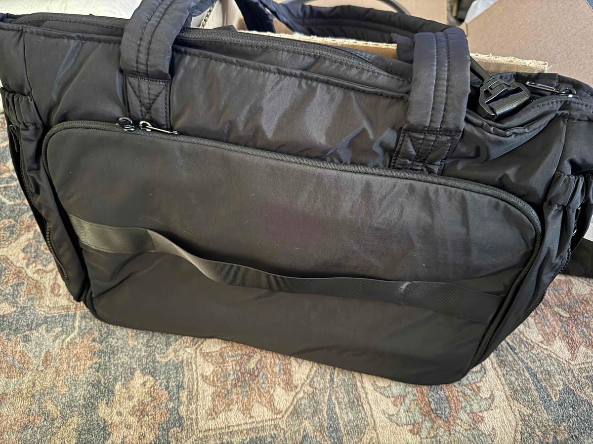 Customer photo review of Crush 23L Laptop Tote