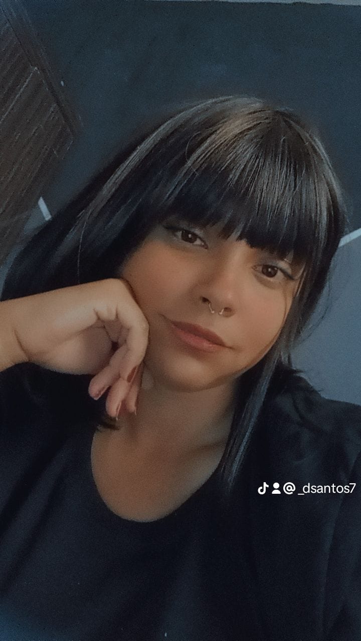 Customer photo review of Peruca Vicky Castanho Luzes com Franja