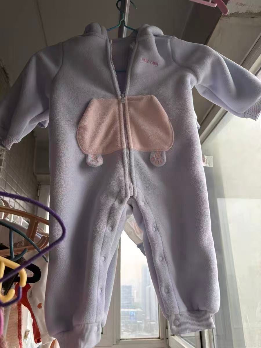 Customer photo review of Dave&Bella Baby Girls/Boys Autumn Zoo Series Soft Fleece One-Pieces Romper