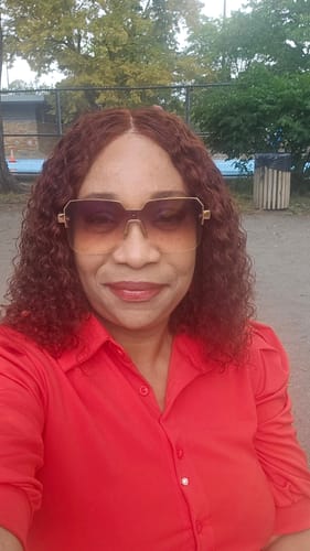 Customer photo review of CurlyMe Pre-Plucked Wear Go Glueless Reddish Brown Water Wave Hair Pre-cut Lace