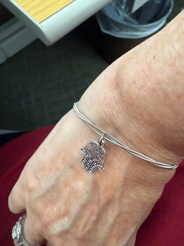 Customer photo review of HAMSA – “I WILL SURVIVE”