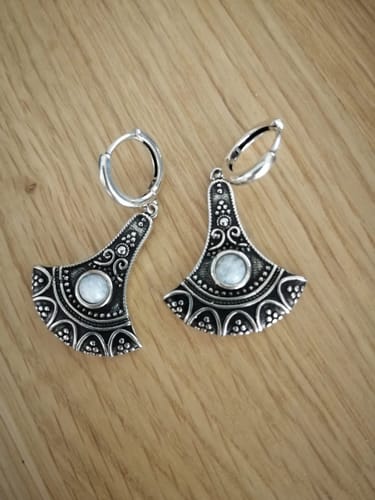Customer photo review of Boucles d'oreilles Pierre de Lune "Maya"