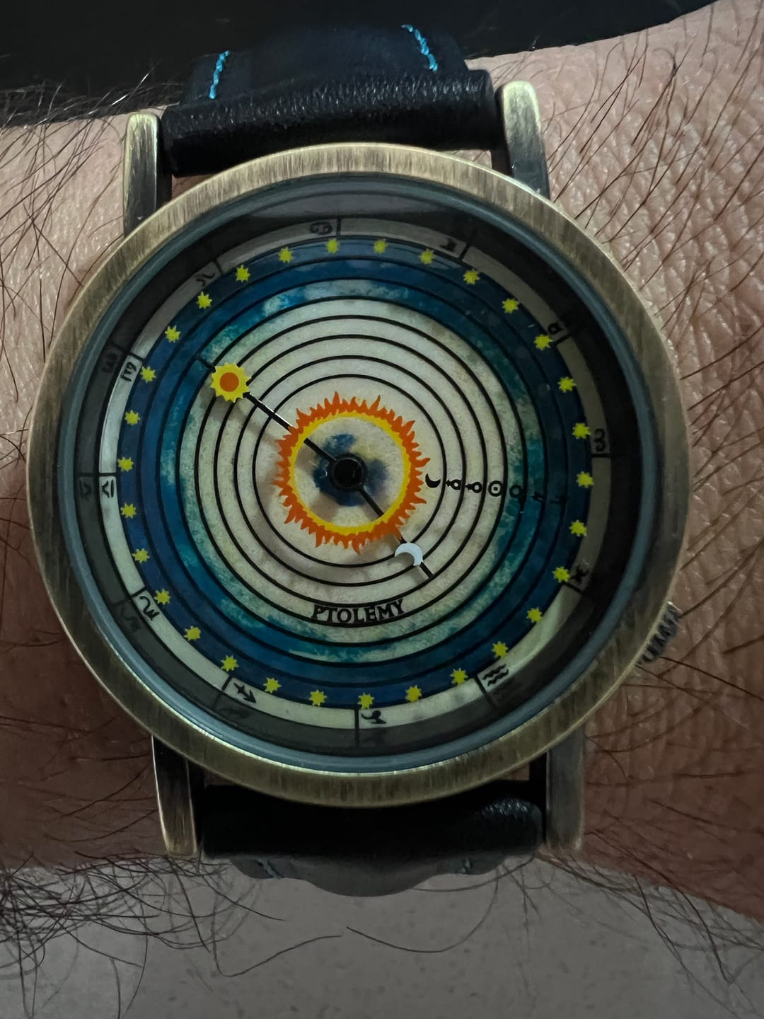 Customer photo review of Reloj Análogo Philosophers Guild Sistema de Ptolomeo 33mm
