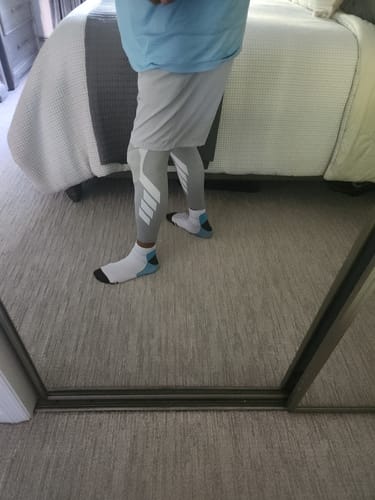 Customer photo review of Compression Sleeves V2 for Knees and Legs