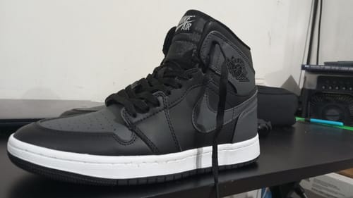 Customer photo review of Tenis Retro 1 Gris Inter