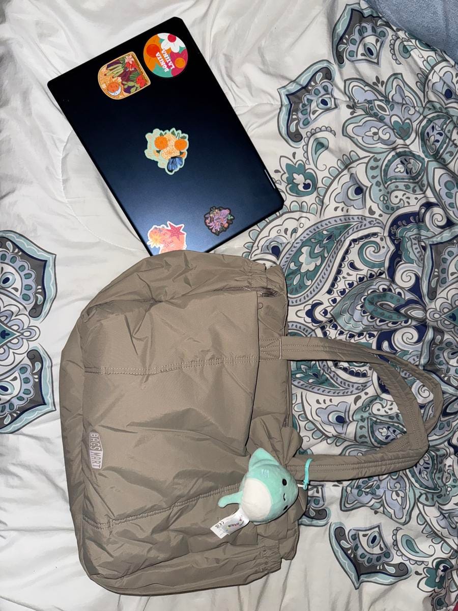 Customer photo review of Crush 23L Laptop Tote