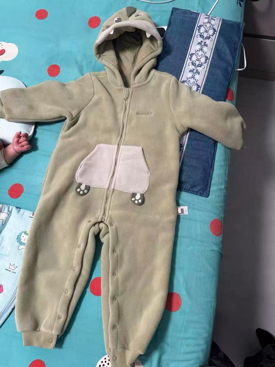 Customer photo review of Dave&Bella Baby Girls/Boys Autumn Zoo Series Soft Fleece One-Pieces Romper
