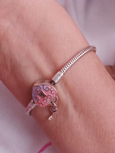 Customer photo review of Pulsera Corazón Rosa "Secreto Eterno"