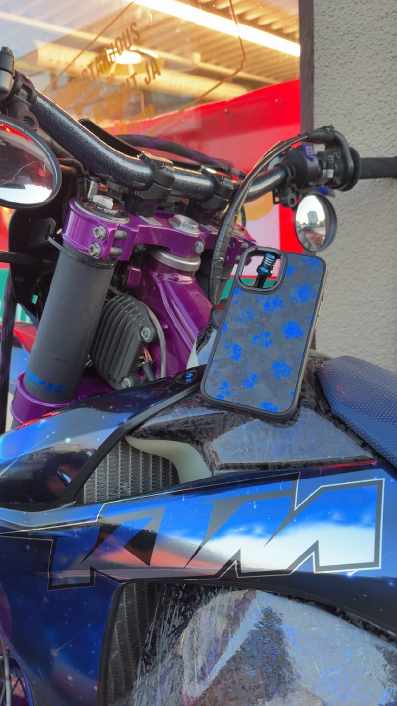 Customer photo review of Forged Carbon Blue – MagSafe