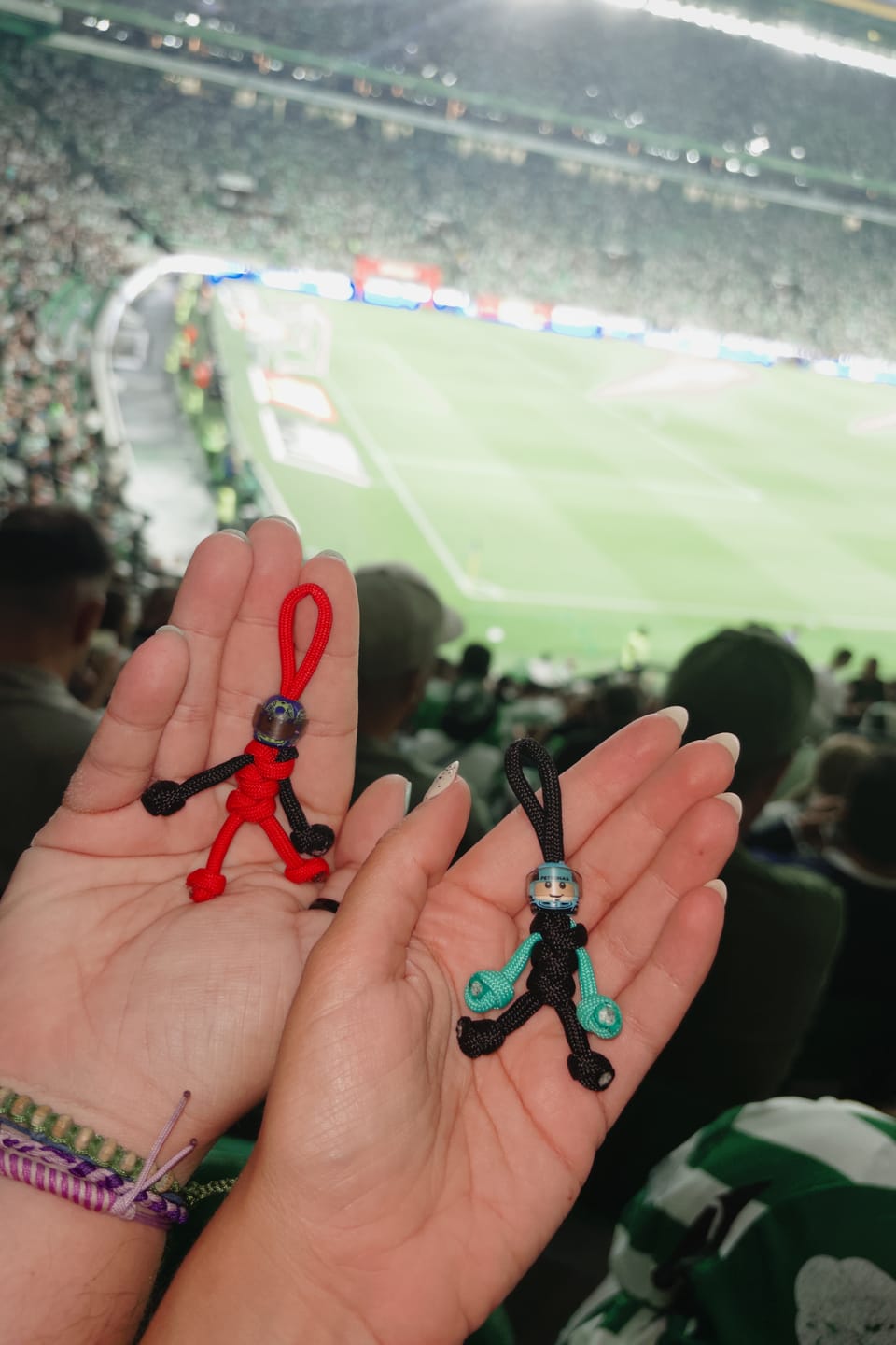 Customer photo review of Limited Edition George Russell Racing Paracord Buddy Keychain