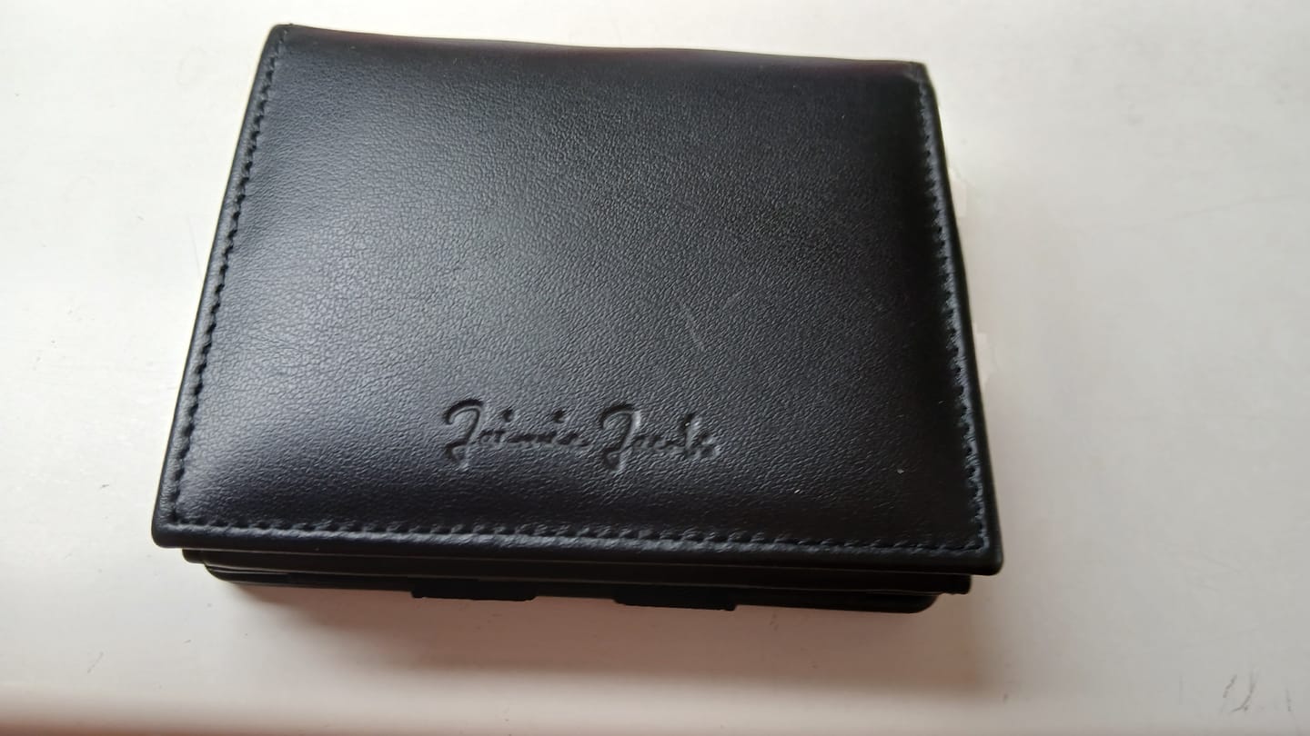 Customer photo review of Flap Boy - Magic Wallet with Coin Pocket
