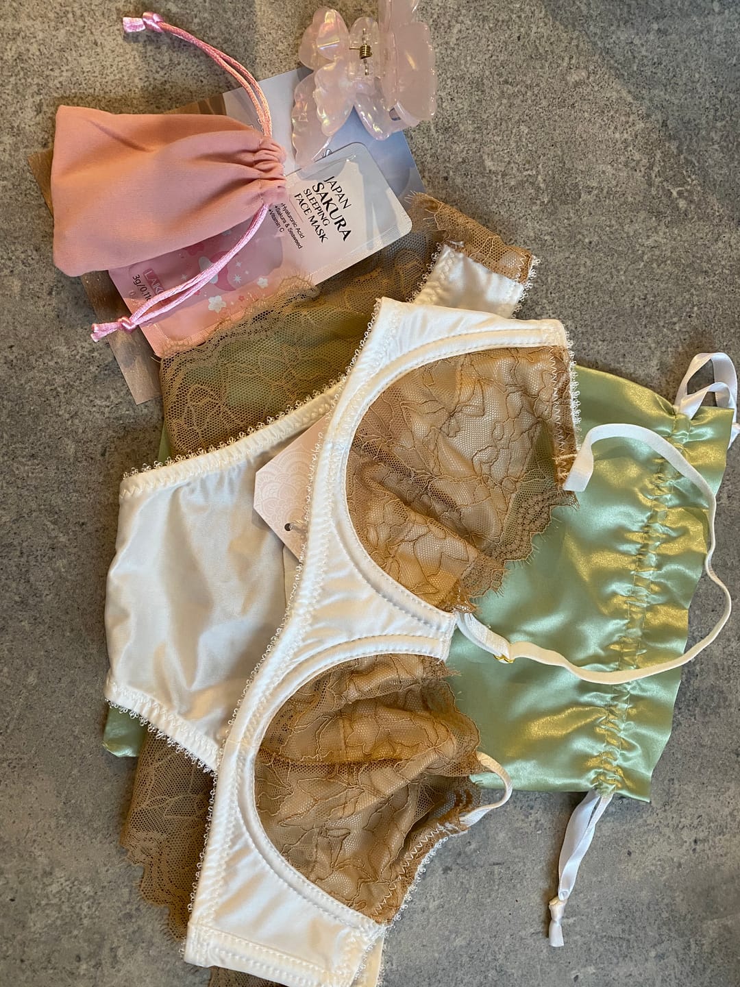 Customer photo review of EVERLIE BOX 💕