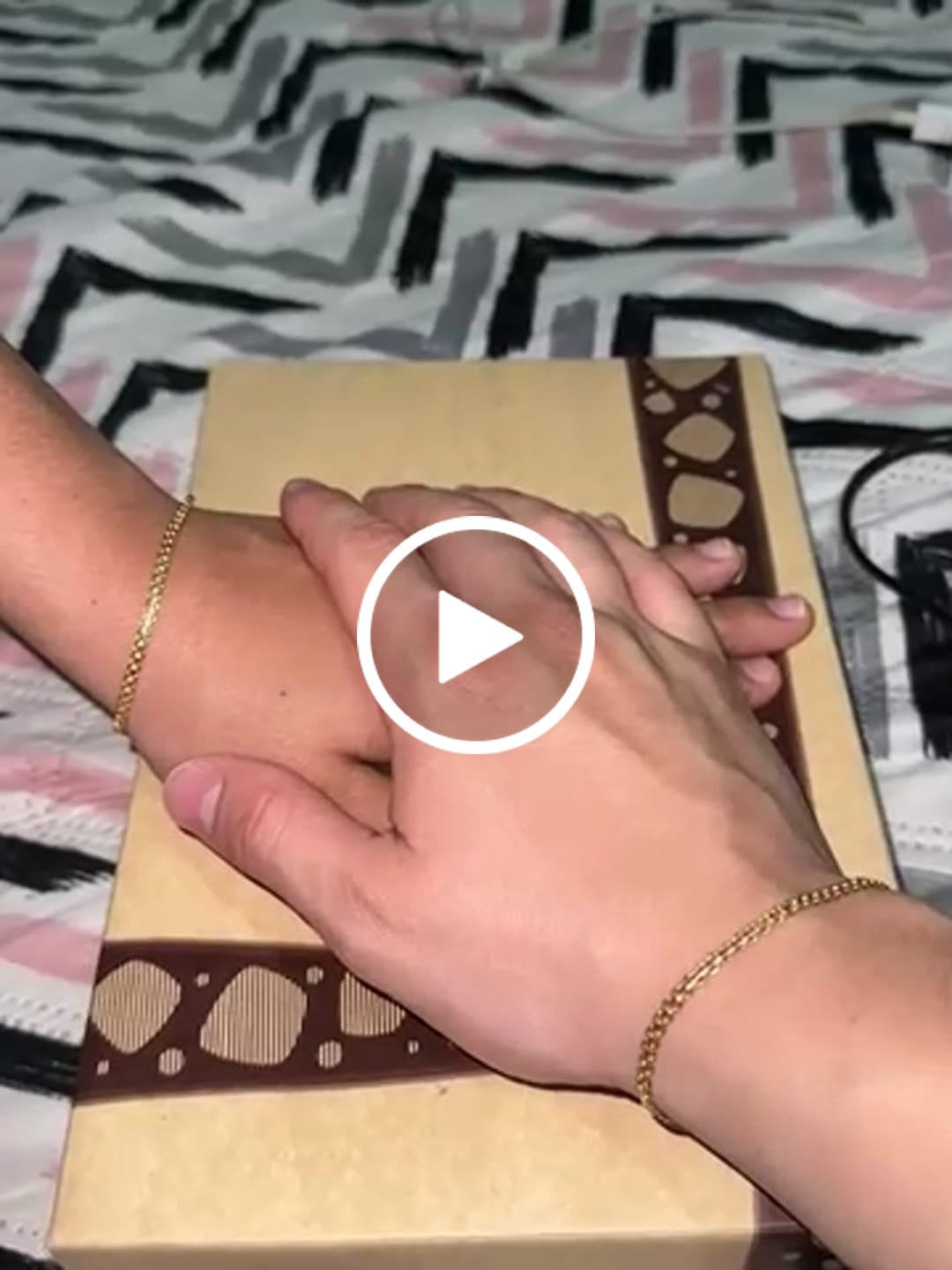 Customer video review of Pulseras Bismarck en Oro laminado 18k Para Pareja