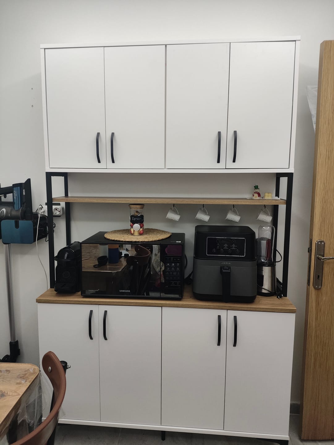 Customer photo review of Rani JE173 Çok Amaçlı Dolap 8 Kapaklı Kiler Mutfak Dolabı Beyaz - Sepet Ceviz
