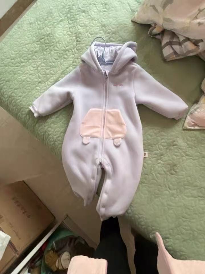 Customer photo review of Dave&Bella Baby Girls/Boys Autumn Zoo Series Soft Fleece One-Pieces Romper
