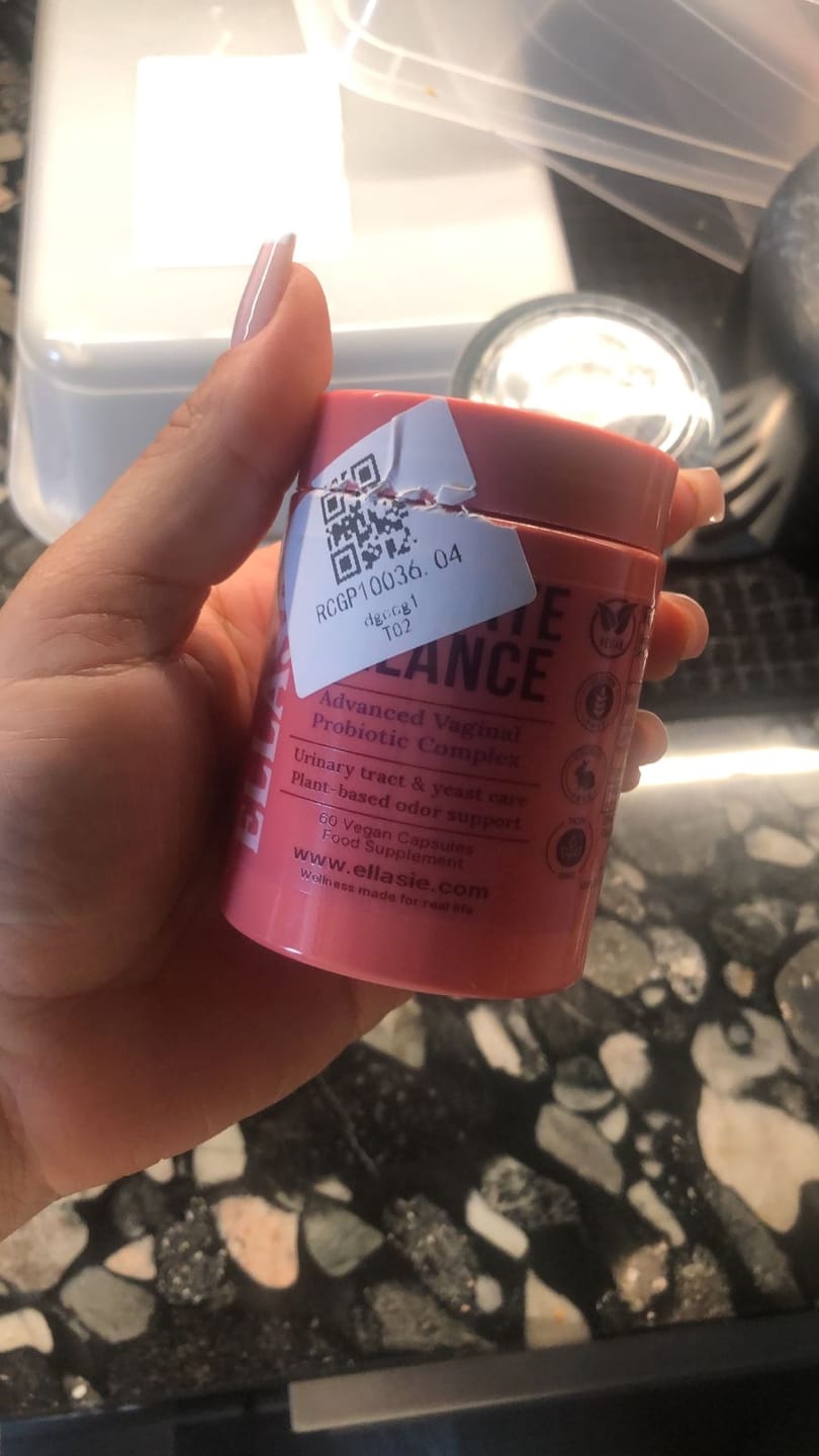 Customer photo review of Women’s Vaginal Probiotic – Supports Microbiome & pH | 60 Vegan Caps