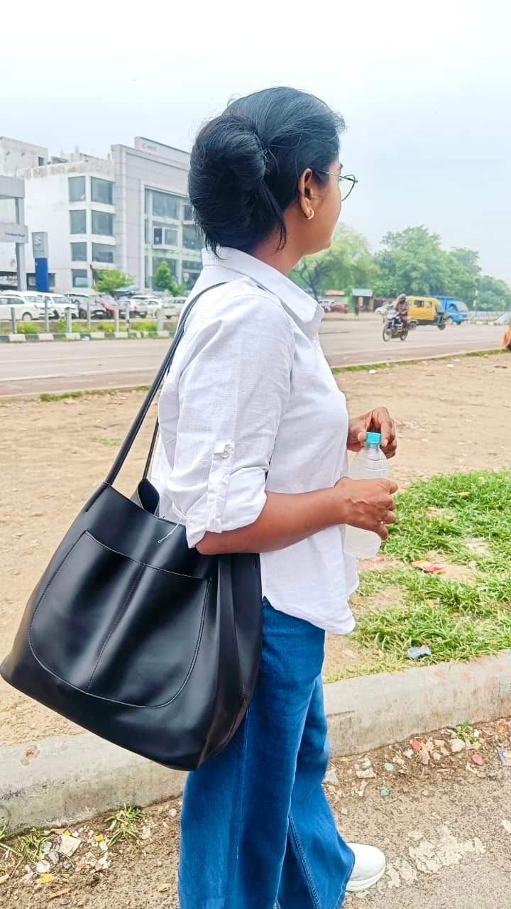 Customer photo review of Women White Airy-Linen Shirt