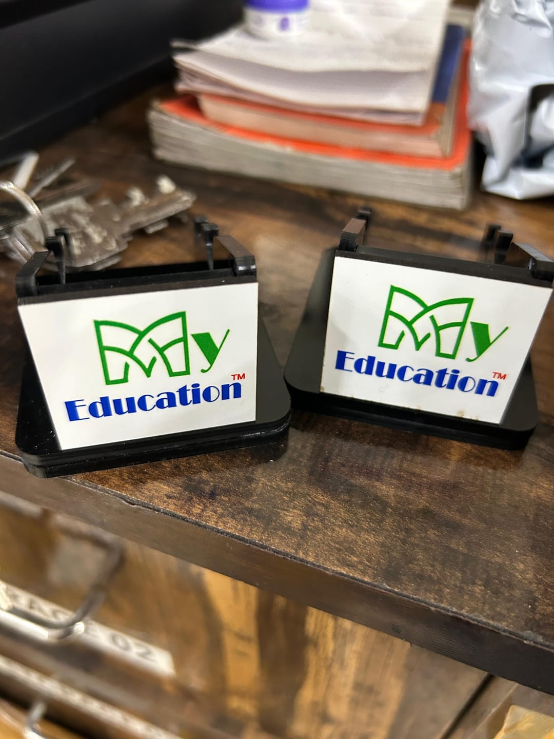 Customer photo review of Mini Mobile Stand | Best for Corporate Gifting | PrintMine.in