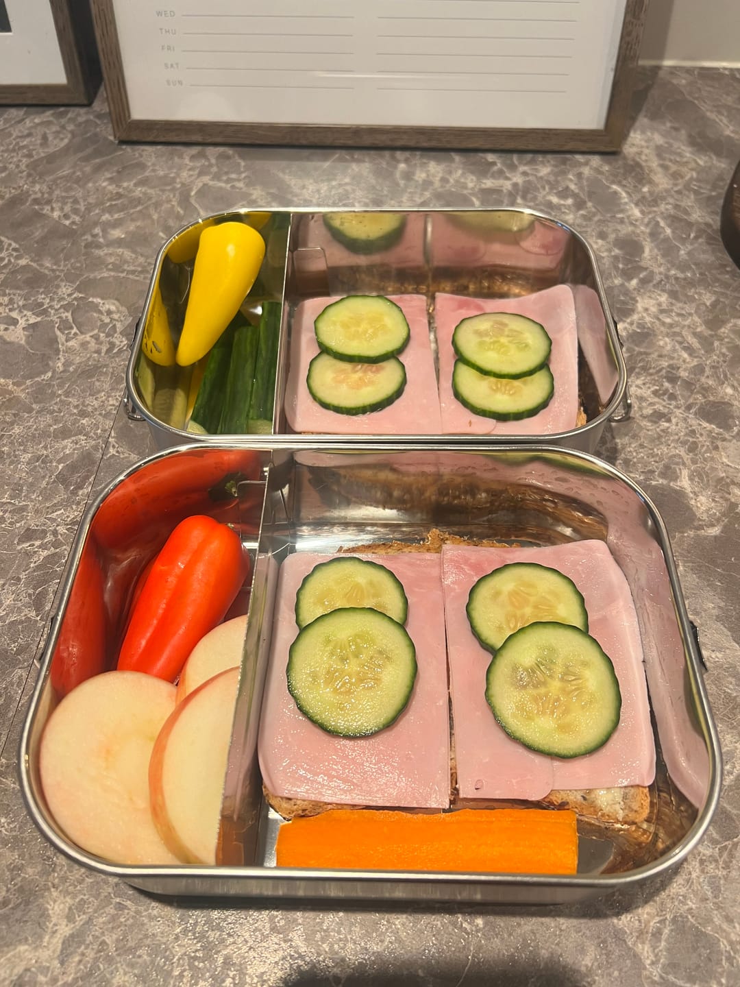 Customer photo review of Matboks i rustfritt stål med vippelås, 1,2 liter