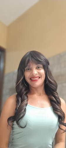 Customer photo review of Peruca Tamara Castanho com Luzes Franja Ondulada