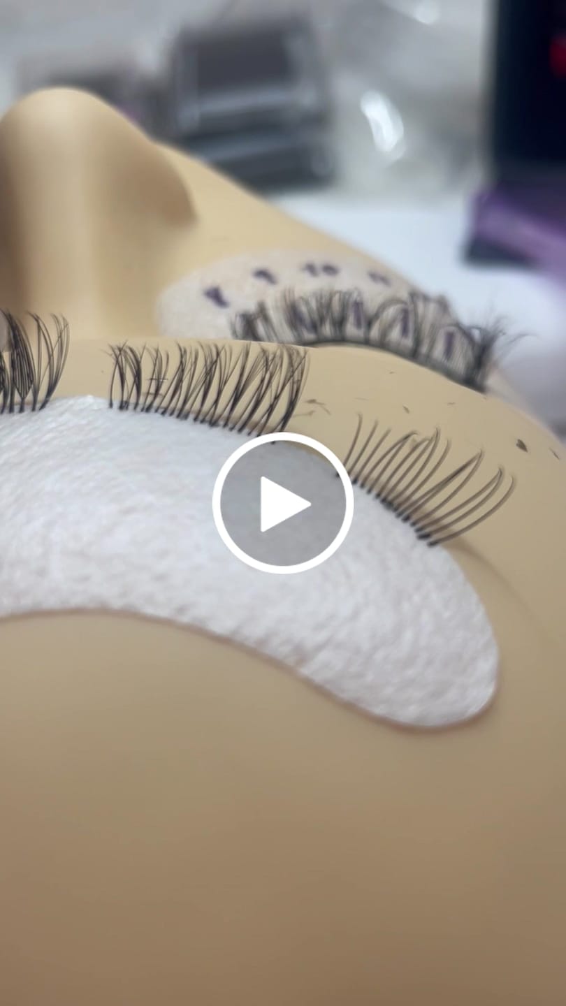 Customer video review of Birdie Lashes