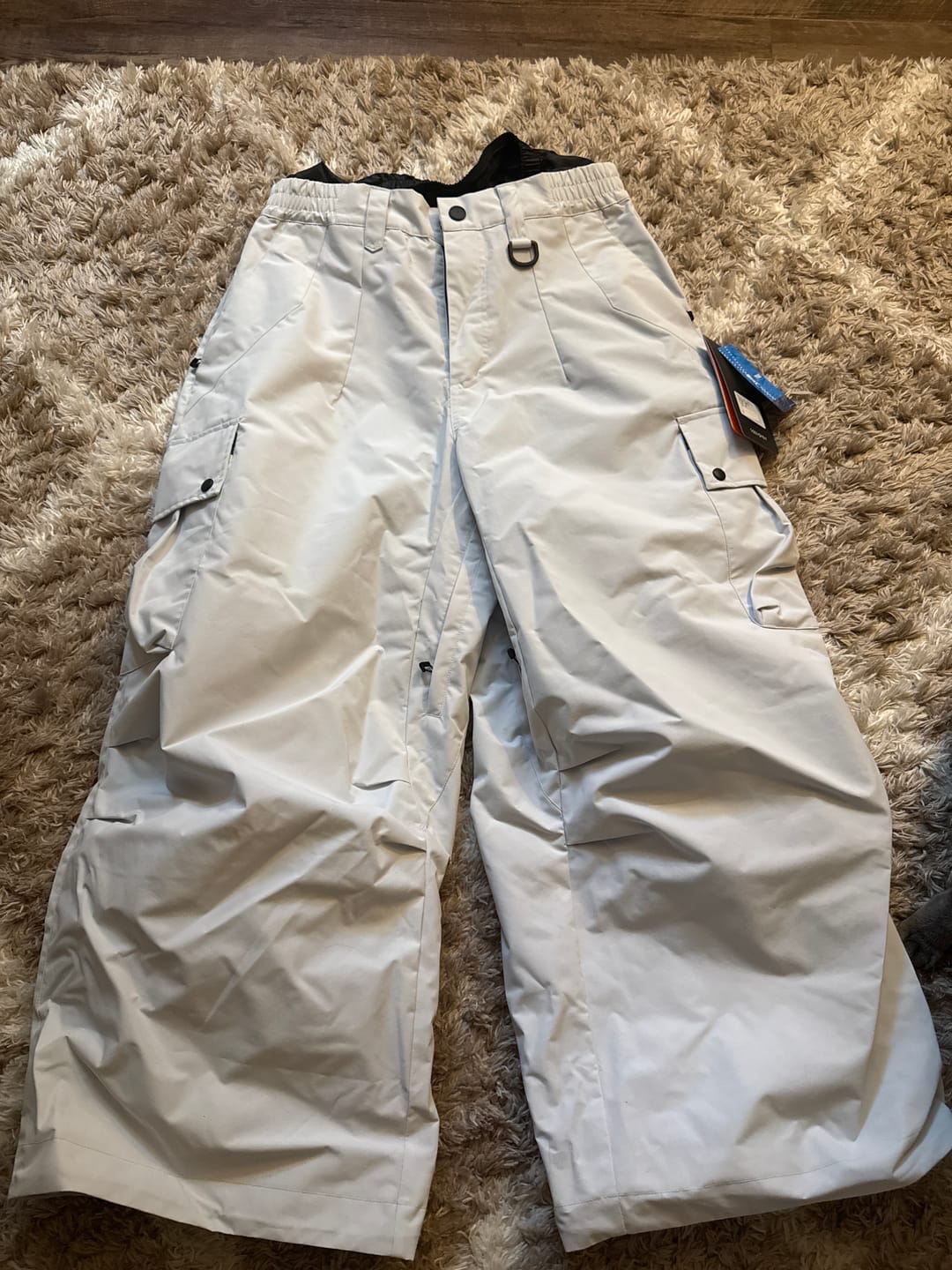 Customer photo review of Women's Black Baggy Wear-resistant Waterproof Snow Pants