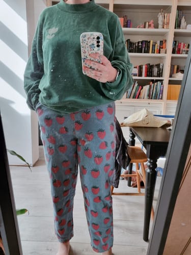 Customer photo review of STRAWBERRY JEANS WOMAN