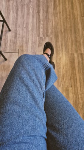 Beatriz R. review of Calça Jeans Reta Araçá Azul Médio image 1 out of 1