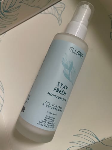 Customer photo review of Stay Fresh Moisturizer Controls Oil and Brightens
