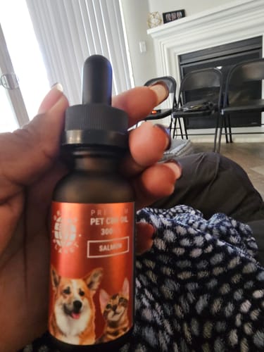 Customer photo review of Pet Tinctures 300/600/1200Mg Natural/Salmon Flavor 30ml