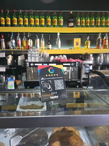 Customer photo review of Expositor Reseñas Google NFC y QR