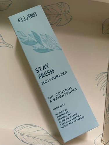 Customer photo review of Stay Fresh Moisturizer Controls Oil and Brightens