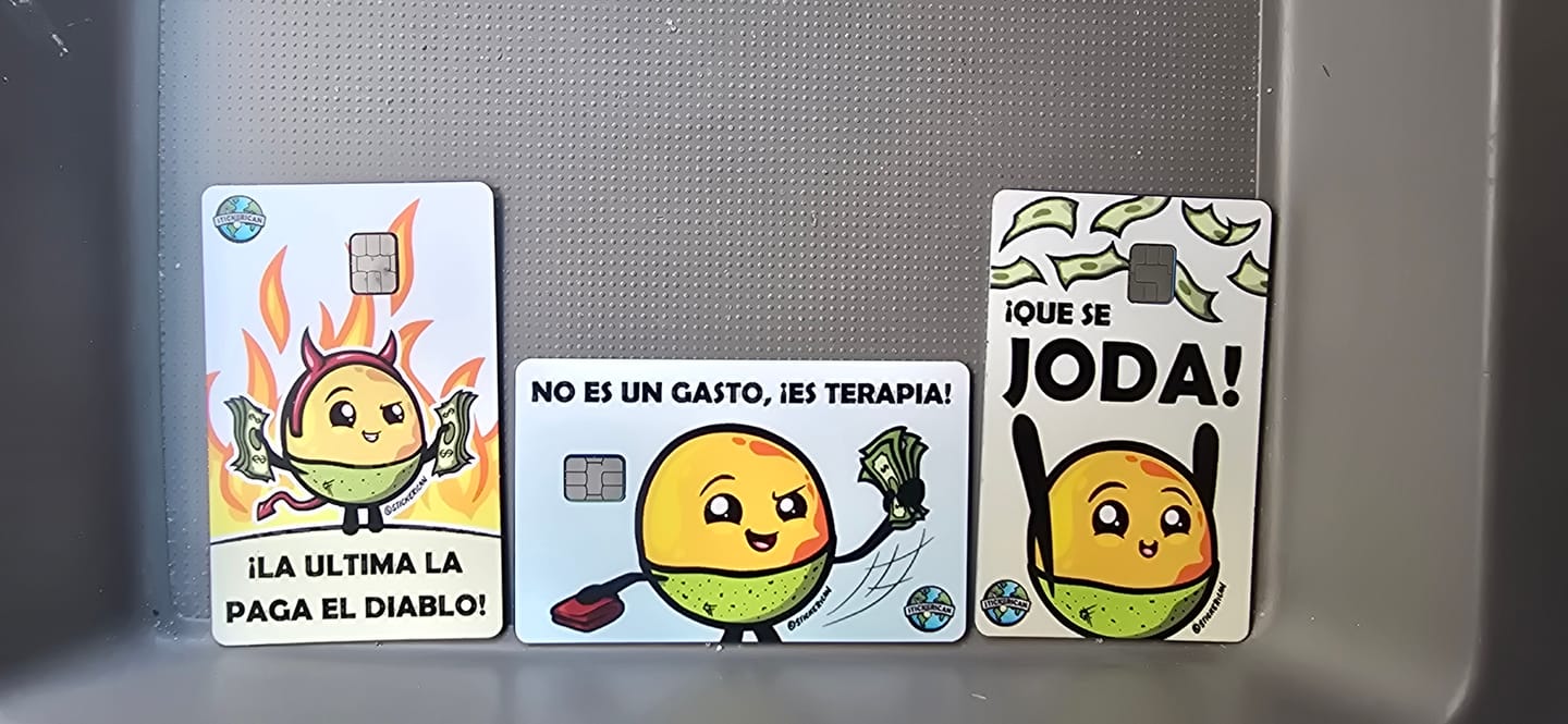 Customer photo review of La Última La Paga el Diablo - Sticker para Tarjeta de Crédito