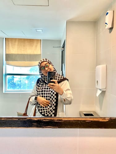 Customer photo review of Monogram Square (Black)