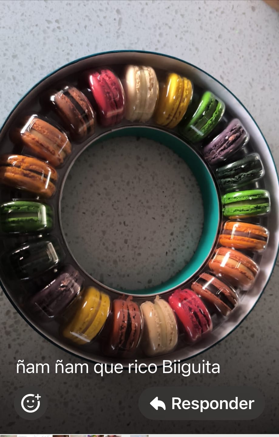 Customer photo review of Caja 20 Macarons