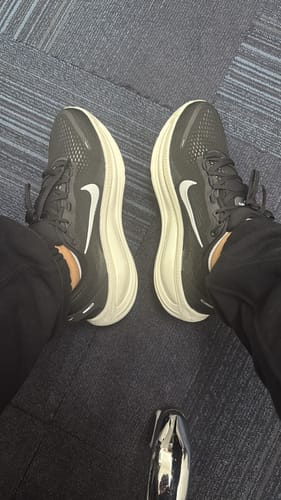 Customer photo review of Nike Men's Vomero 18 Running Shoes