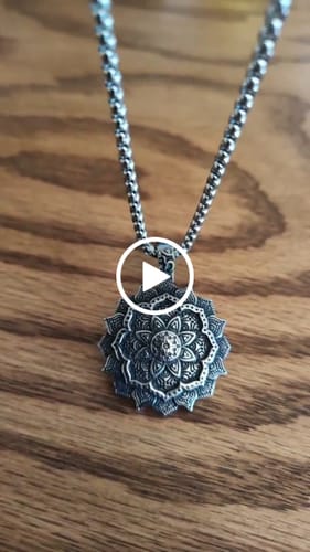 Customer video review of Collar Flor Mandala -  Acero Inox.