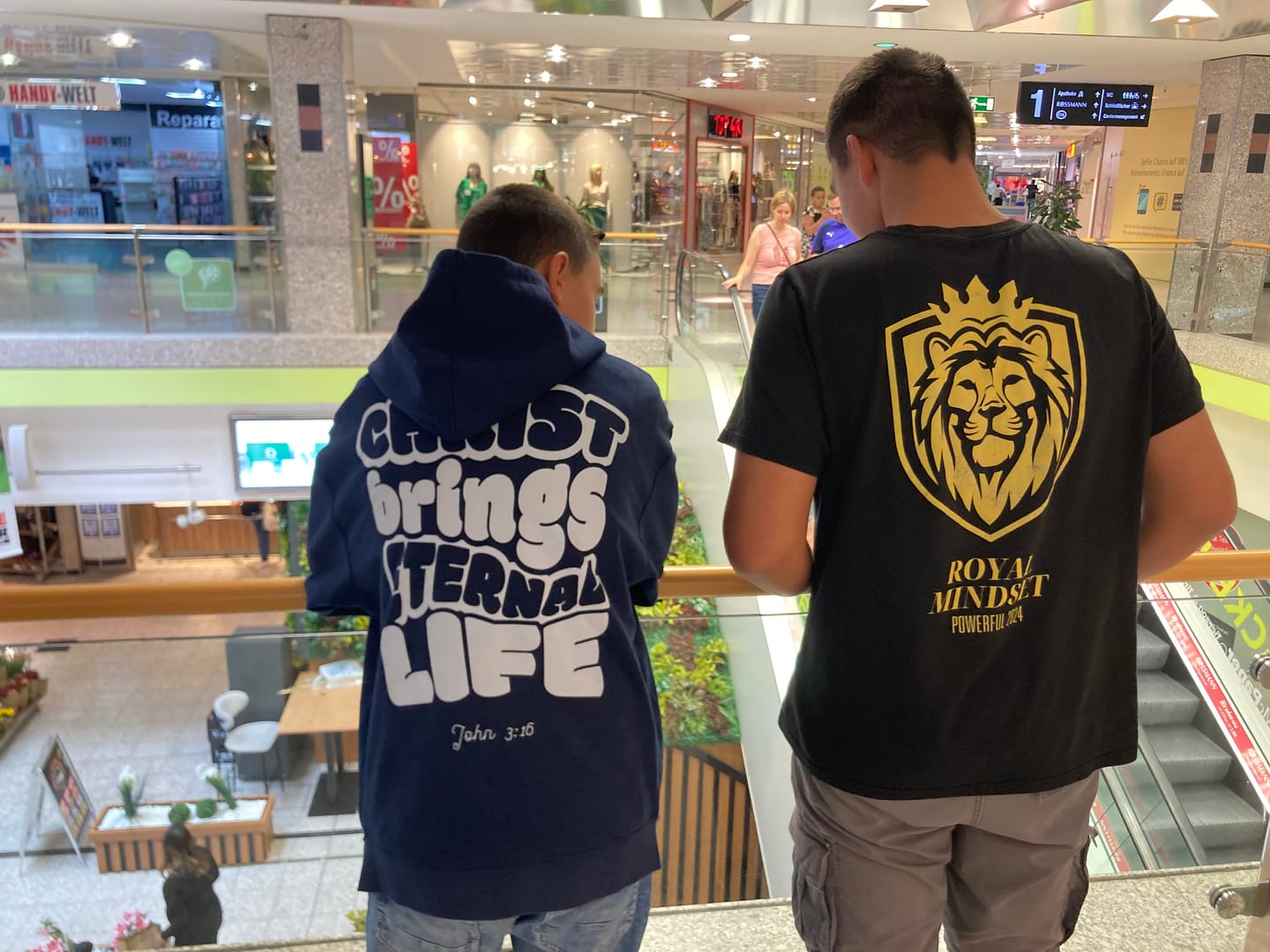 Customer photo review of ETRNL | Oversized Zipper Hoodie