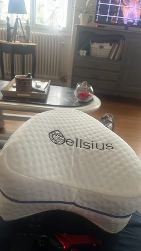 Avis photo d'un client sur Coussin Orthopédique Genoux Cellsius - Le secret d'un sommeil sans douleur