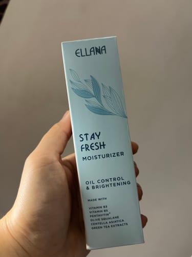 Customer photo review of Stay Fresh Moisturizer Controls Oil and Brightens